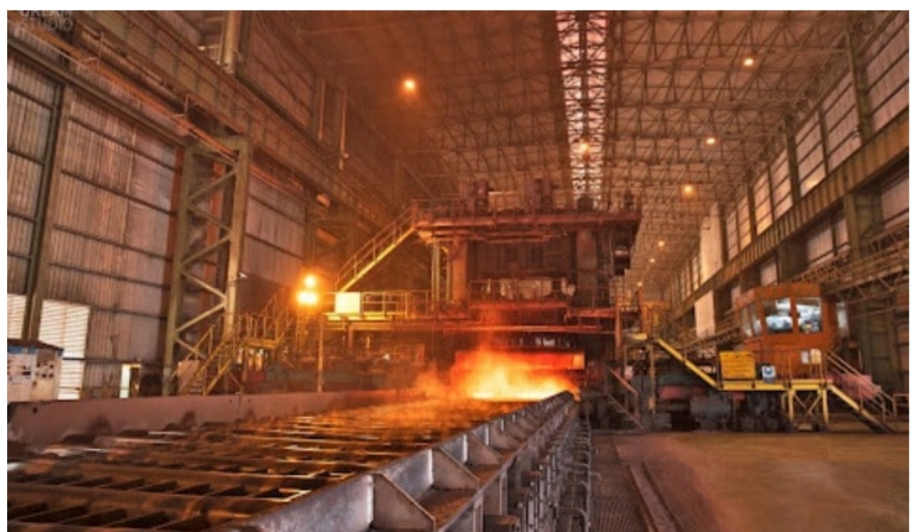 در این تصویر نمایی از خط تولید کارخانه اکسین اهواز را مشاهده می‌کنید.